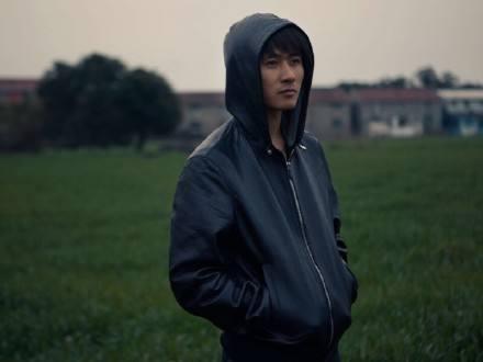 舆论群殴、观众嫌弃、质疑代笔,韩寒和郭敬明谁的黑料更胜一筹