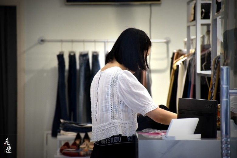 据说这是常州最后的音像店，80后美女老板娘，因爱好坚持20年