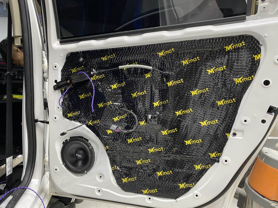 倒模工艺很nice宝骏360汽车音响改装美乐福X5+中低音倒模工艺