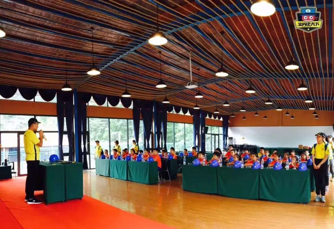 厉害了！这几个小学生竟然花了5天时间在森林里造了一个......