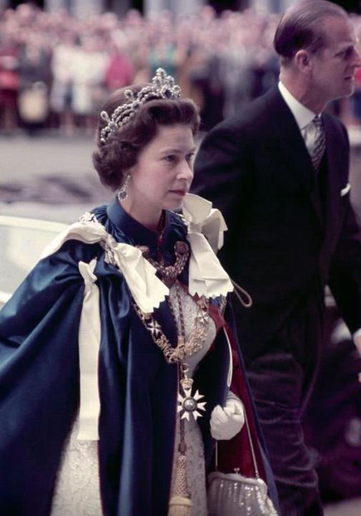 英国皇室查尔斯和戴安娜,英国女王和查尔斯日常