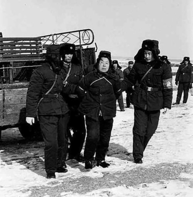 从收银员到贪污犯私藏50万,收银员七年贪污52万