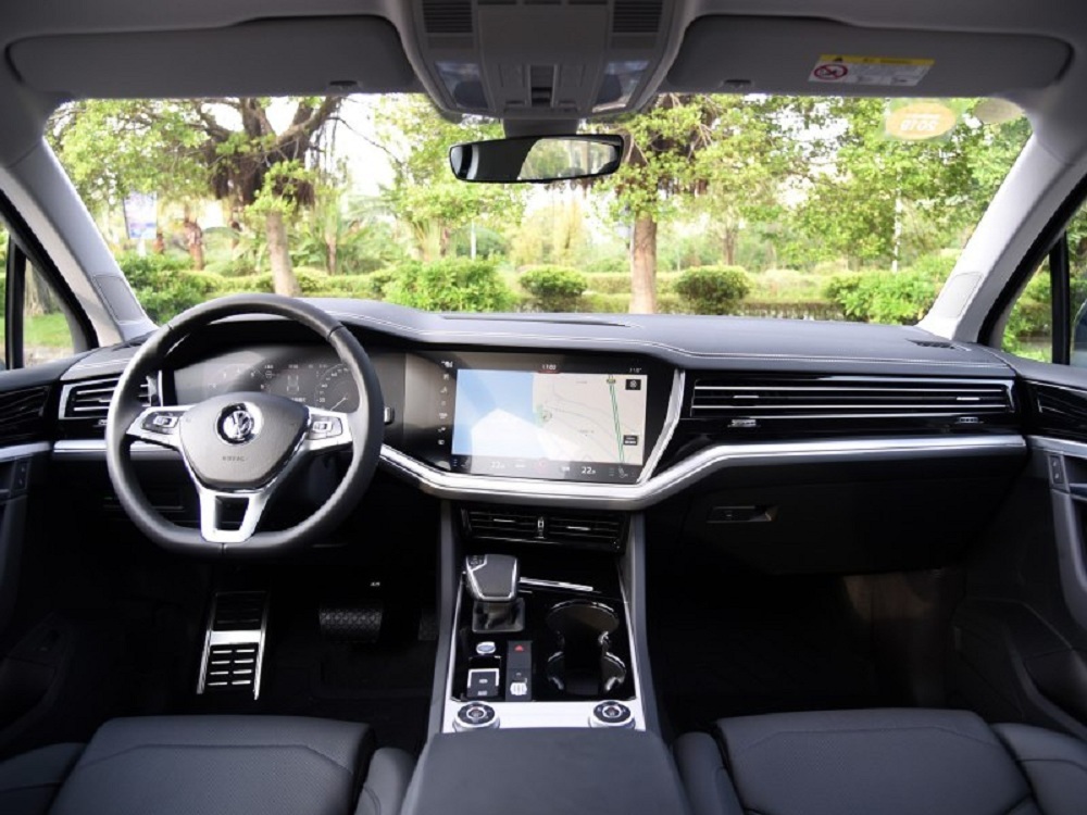 同门里的大众途锐,途锐q7卡宴对比