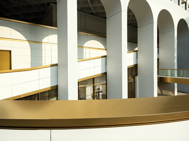 住进这座香港潮牌酒店，像是完成了一趟艺术旅行