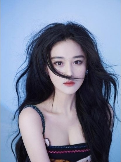 张馨予惊艳短发,张馨予过膝长靴穿搭