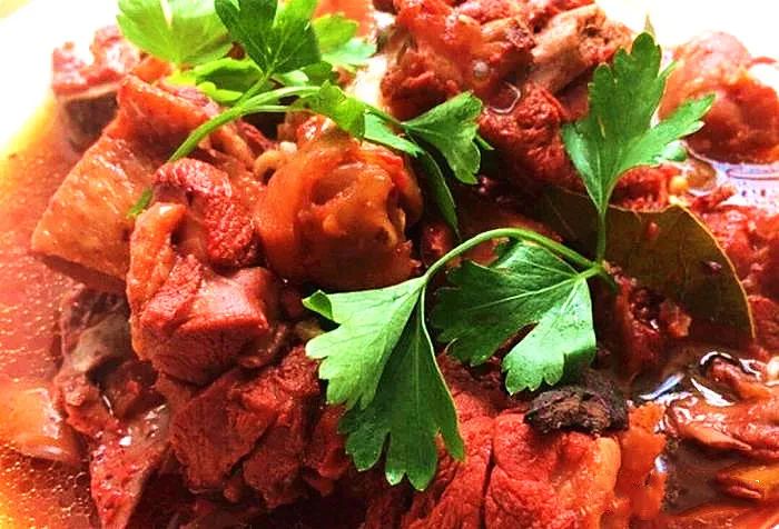 如果没喝过福州的青红酒，那么这些以红糟调味的闽菜你一定要尝尝