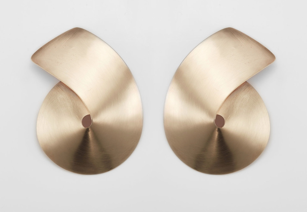 不差钱的女人的特点,为什么那么多人都喜欢佩戴耳环