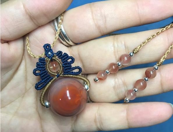 红玛瑙锁骨编绳教程,单颗玛瑙珠子如何编红绳