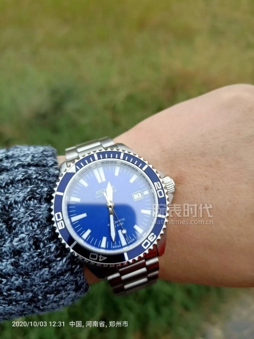 网友晒自己微信好友数量,网友晒1300手表