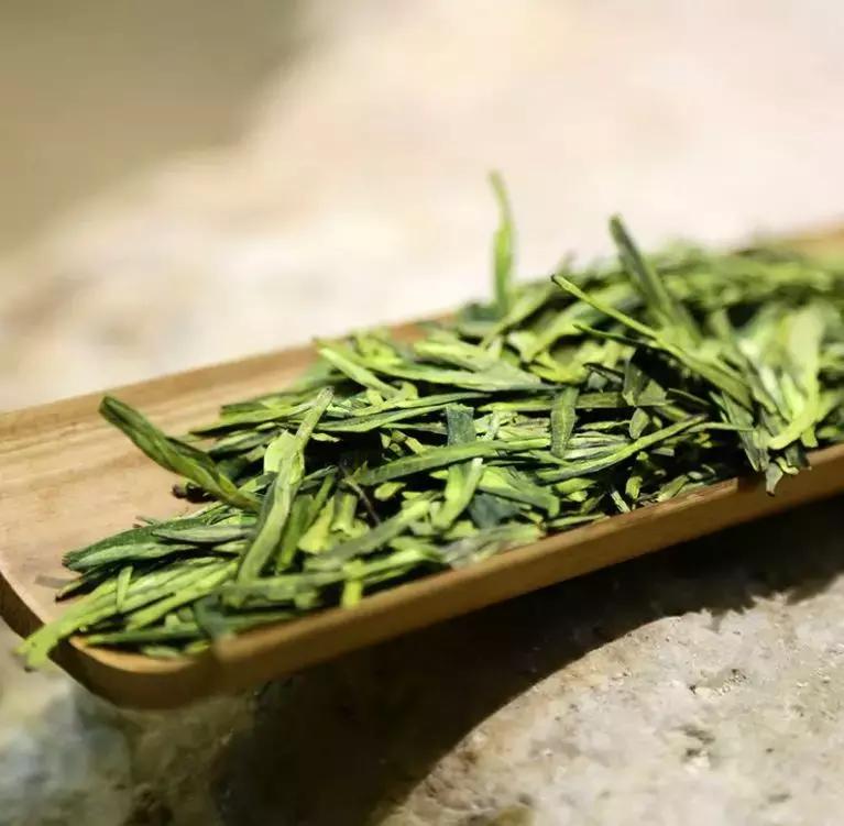 新茶和陈茶泡开鉴别方法,陈茶和新茶哪个更好