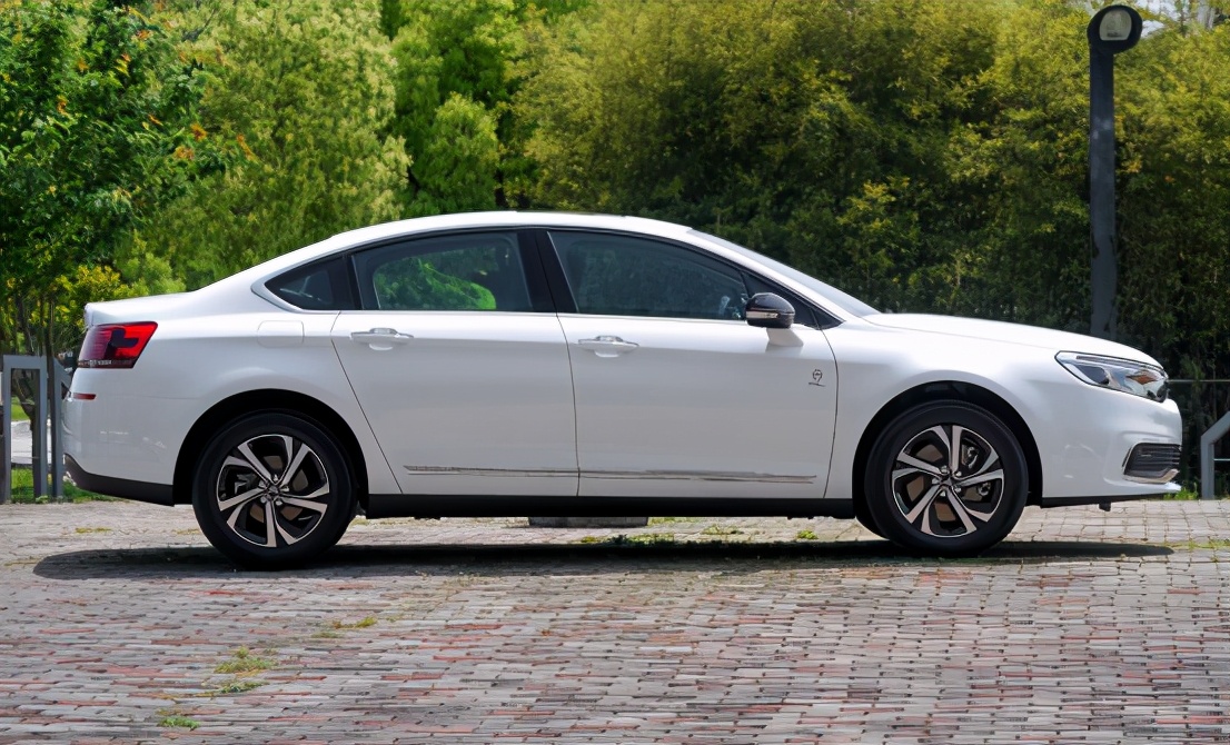 高颜值雪铁龙C5，起售价16.99万元，油耗低至6.4L