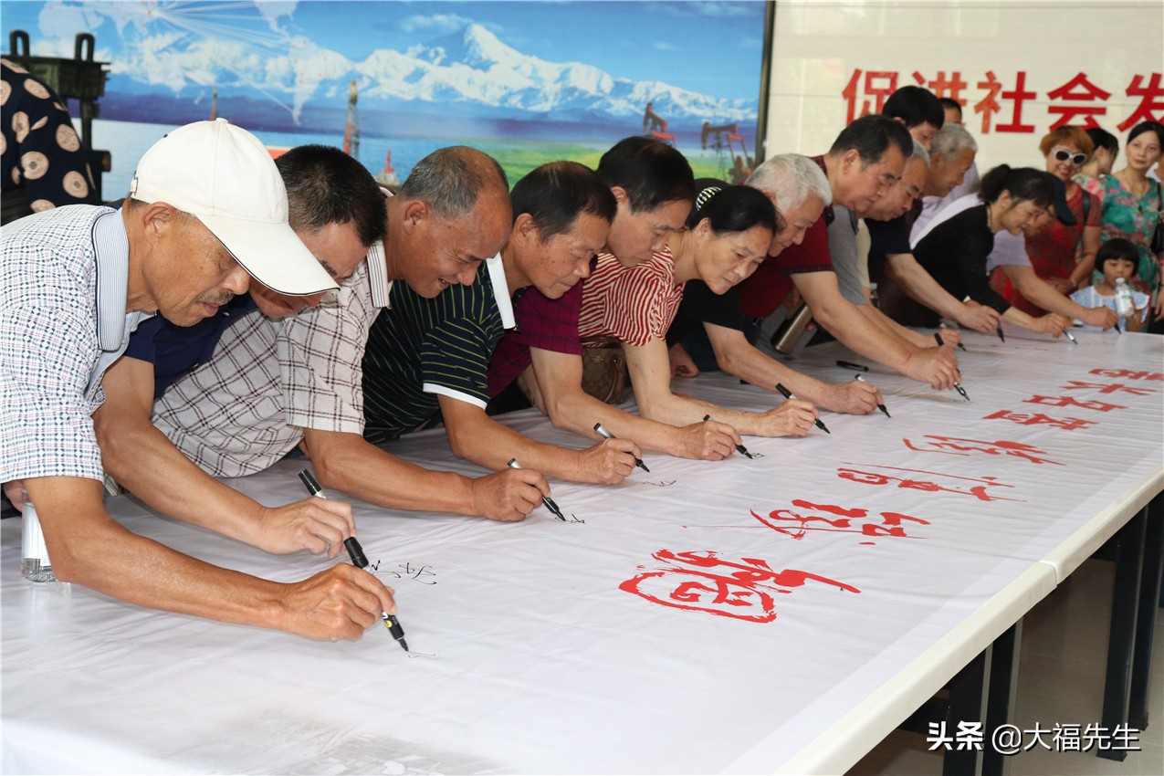 钢铁年代战友重逢,钢铁情怀