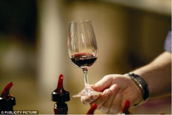 晚上喝一杯红酒坚持了一年的效果,每天一杯红酒胜过人参