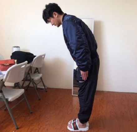 郭京飞穿棉靴,郭京飞真的穿36的鞋吗