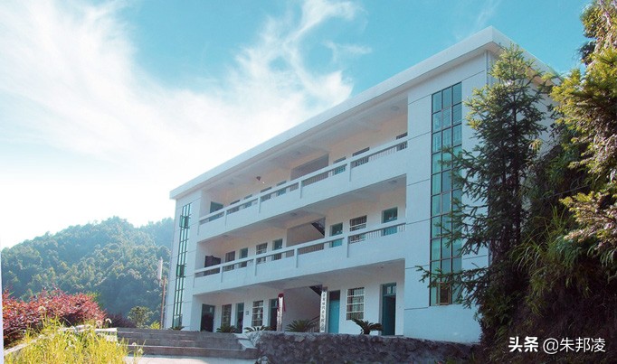 世界铜王千亿富豪,从仓库管理员到仓储经理