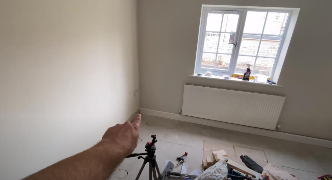 原来踢脚线加装灯带,踢脚线翻新最简单最省钱的方法