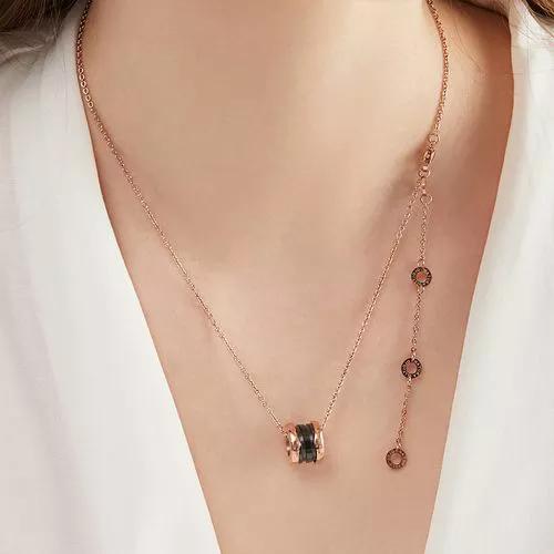 彩金项链春季搭配,黄金毛衣项链轻奢小众高级感