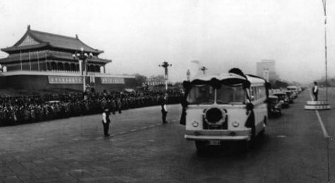 今日八宝山革命公墓,八宝山公墓的革命名人