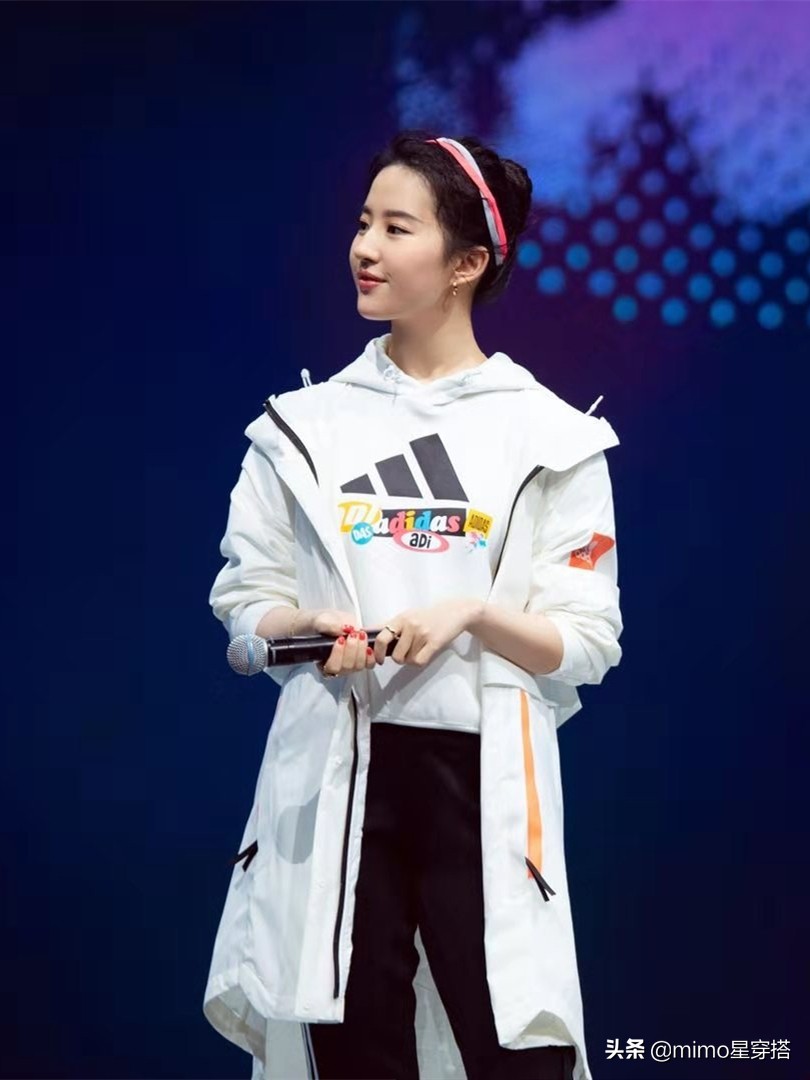 32岁刘亦菲终于换风格，罕见运动装造型显活力，美成18岁少女样