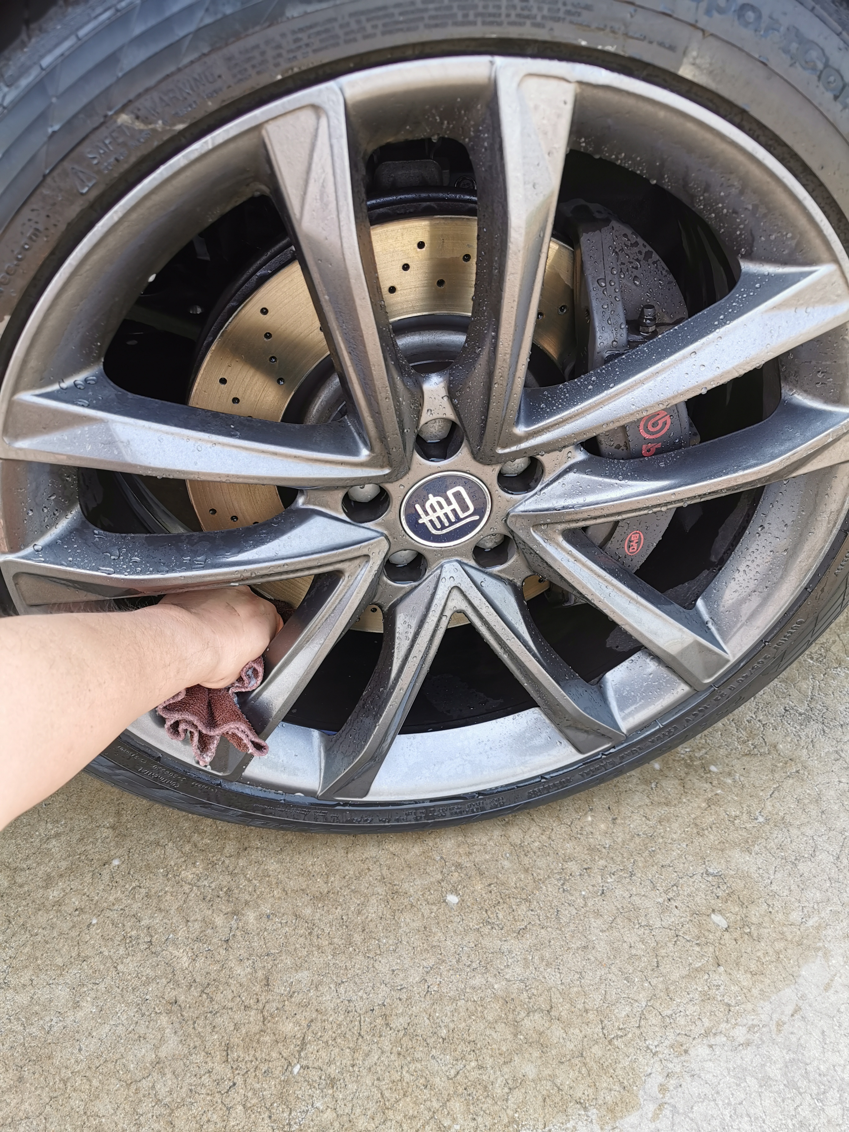 全新一代唐2万公里刹车片磨完了,比亚迪唐刹车盘多久更换一次