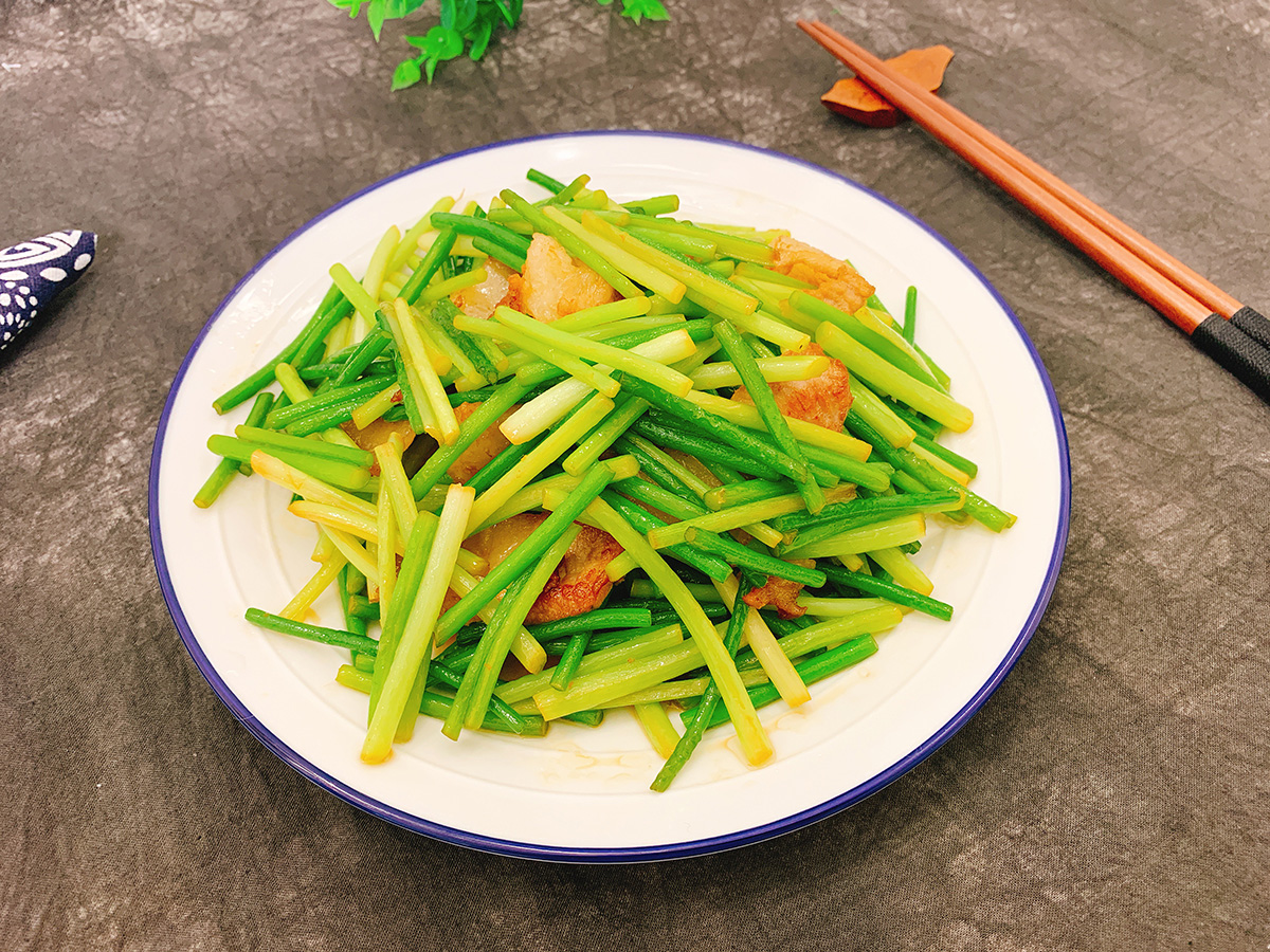 炒蒜苔别加酱油,蒜苔炒肉家常做法蒜苔用焯水吗