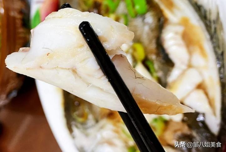 买鲈鱼的正确方法视频,如何挑选鲜活鲈鱼