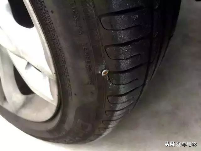 小车轮胎划破了怎么补最好,胎侧破了能补吗