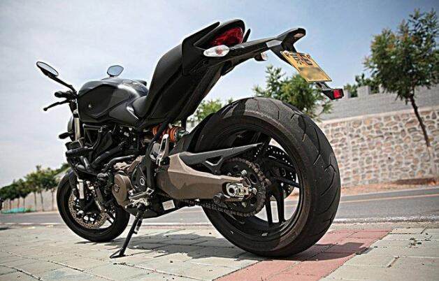 杜卡迪monster821外观改装,杜卡迪monster821行驶表现