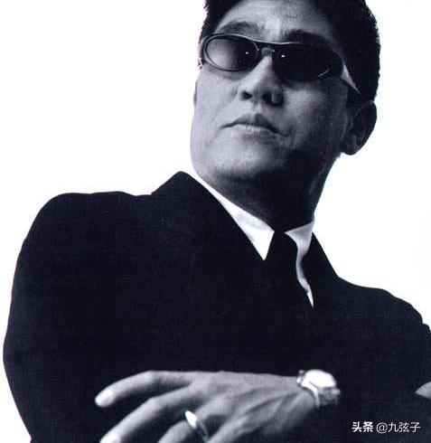 他飞过长城,他飞过黄河,他是中国的冒险王,他是娱乐圈中的大哥