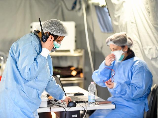 口罩出口加拿大双清到门货代罩,发防护服洗手液口罩到加拿大