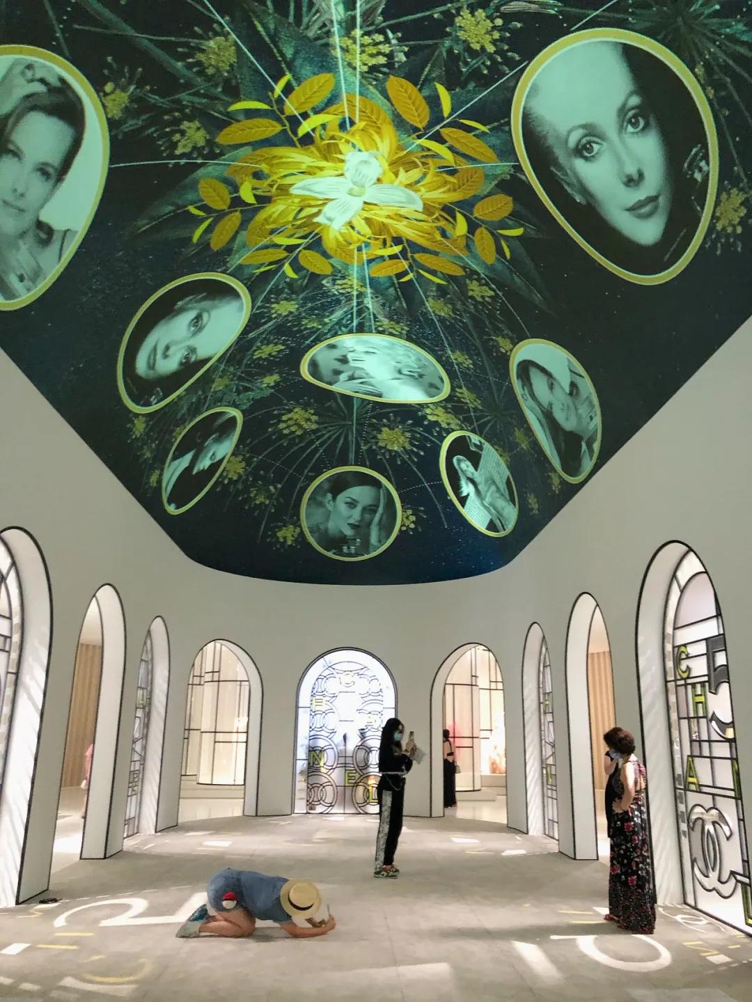 去看香奈儿香水展,感知香奈儿香水展2021展览图片