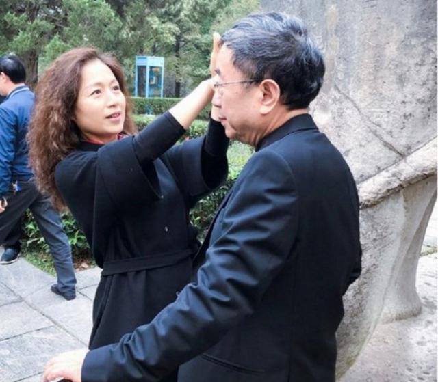 余秋雨前妻李红简历和图片,余秋雨的前妻李红