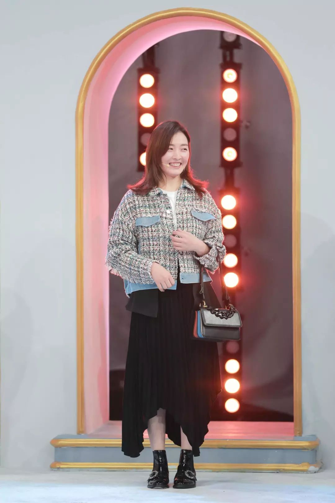 杨颖跟范丞丞同框的照片,杨颖和范丞丞摆pose