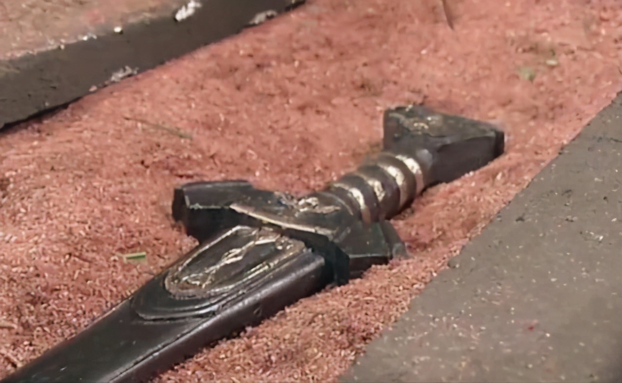 倚天屠龙刀为什么没人抢,倚天剑为何一定要屠龙刀才能砍断