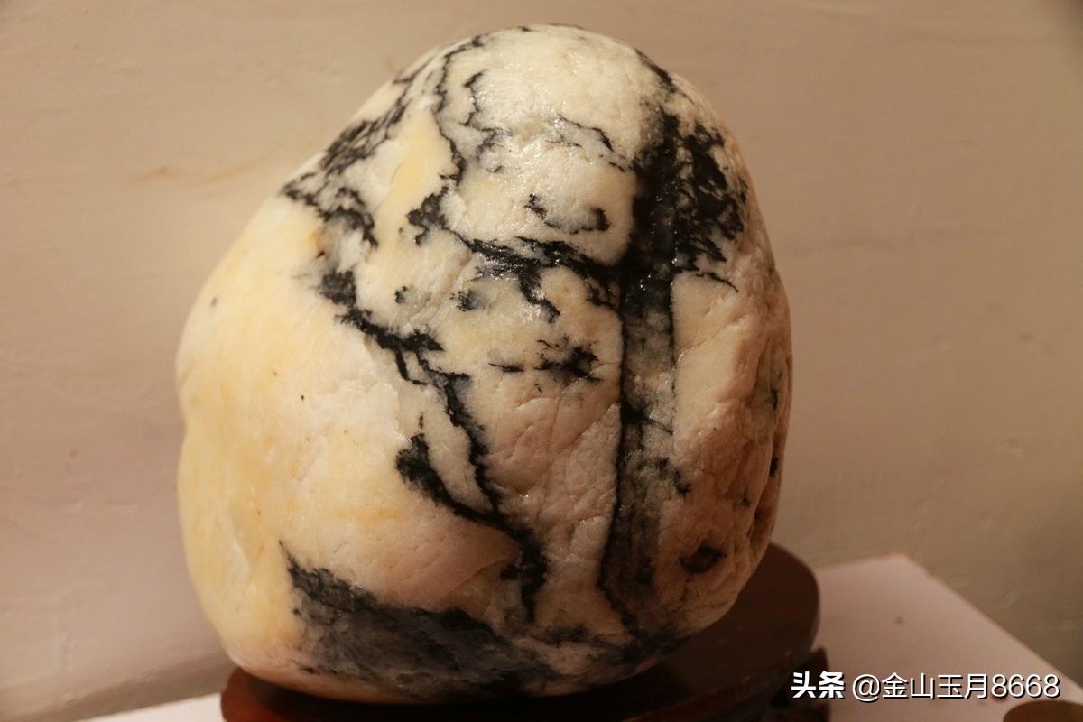 青松奇石园林造景,最好看的山形石奇石