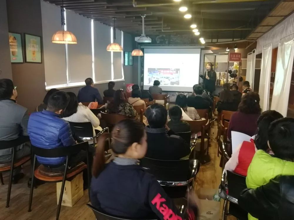 小餐饮行业交流会,小派古早卤肉饭加盟