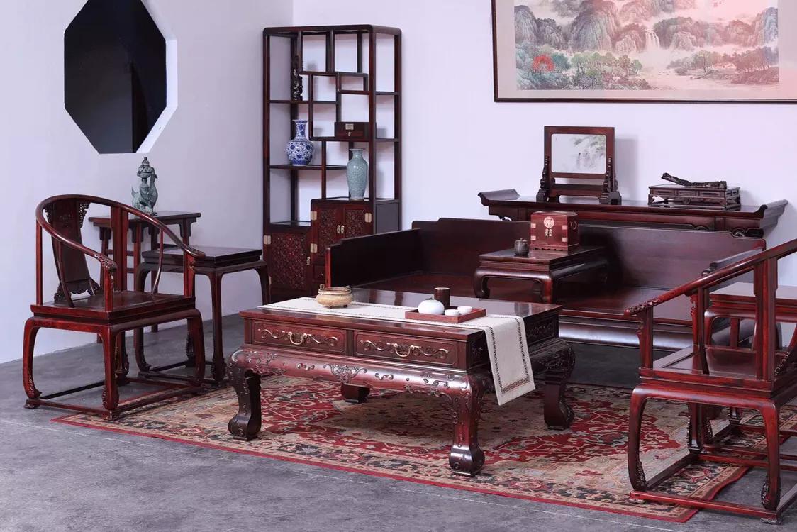 罗汉床当客坐,罗汉床上座