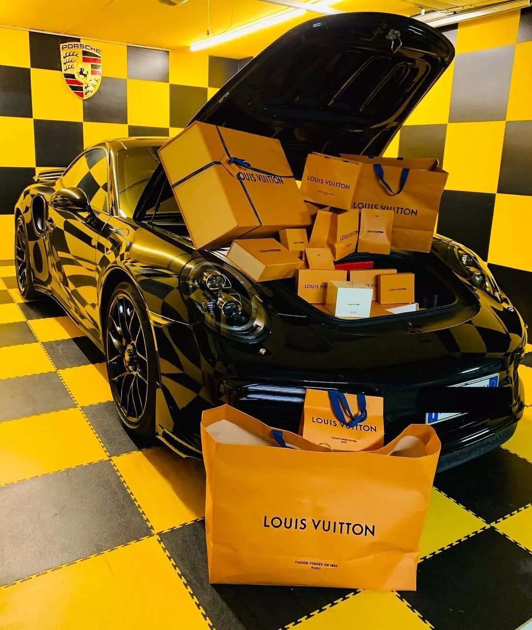 女人为什么总是爱买衣服,爱买衣服的女人有多好配音