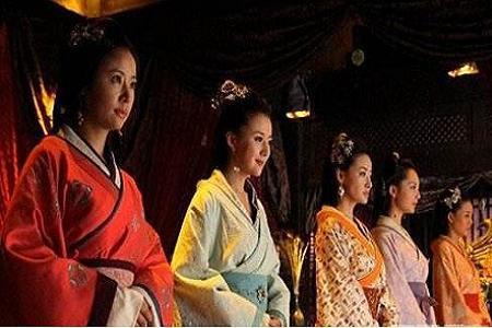 古代翻牌子是怎么把妃子抬过来的,古代皇帝翻错妃子牌