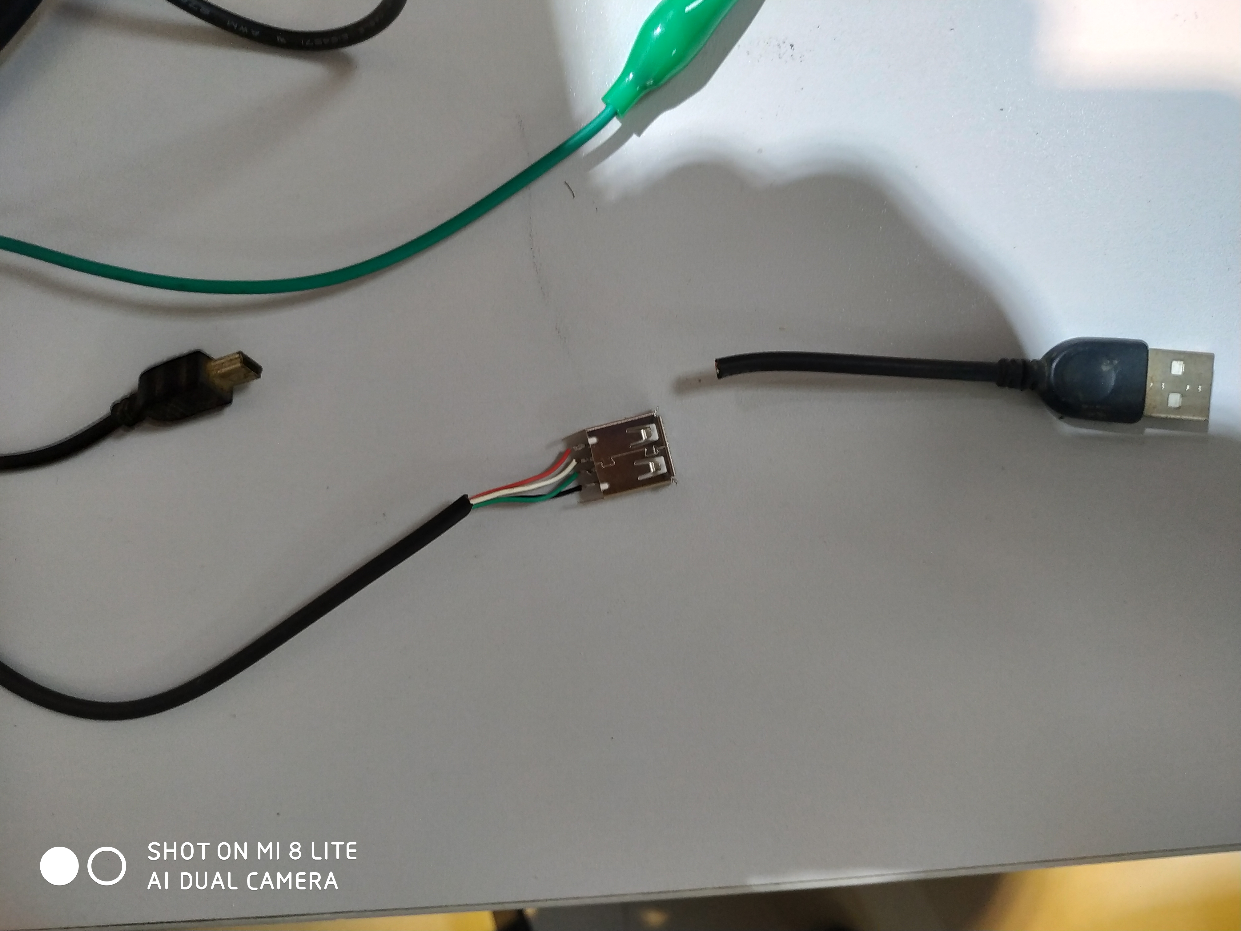 小伙捡到废旧玩具车修复,小伙500元收购报废车翻新修复