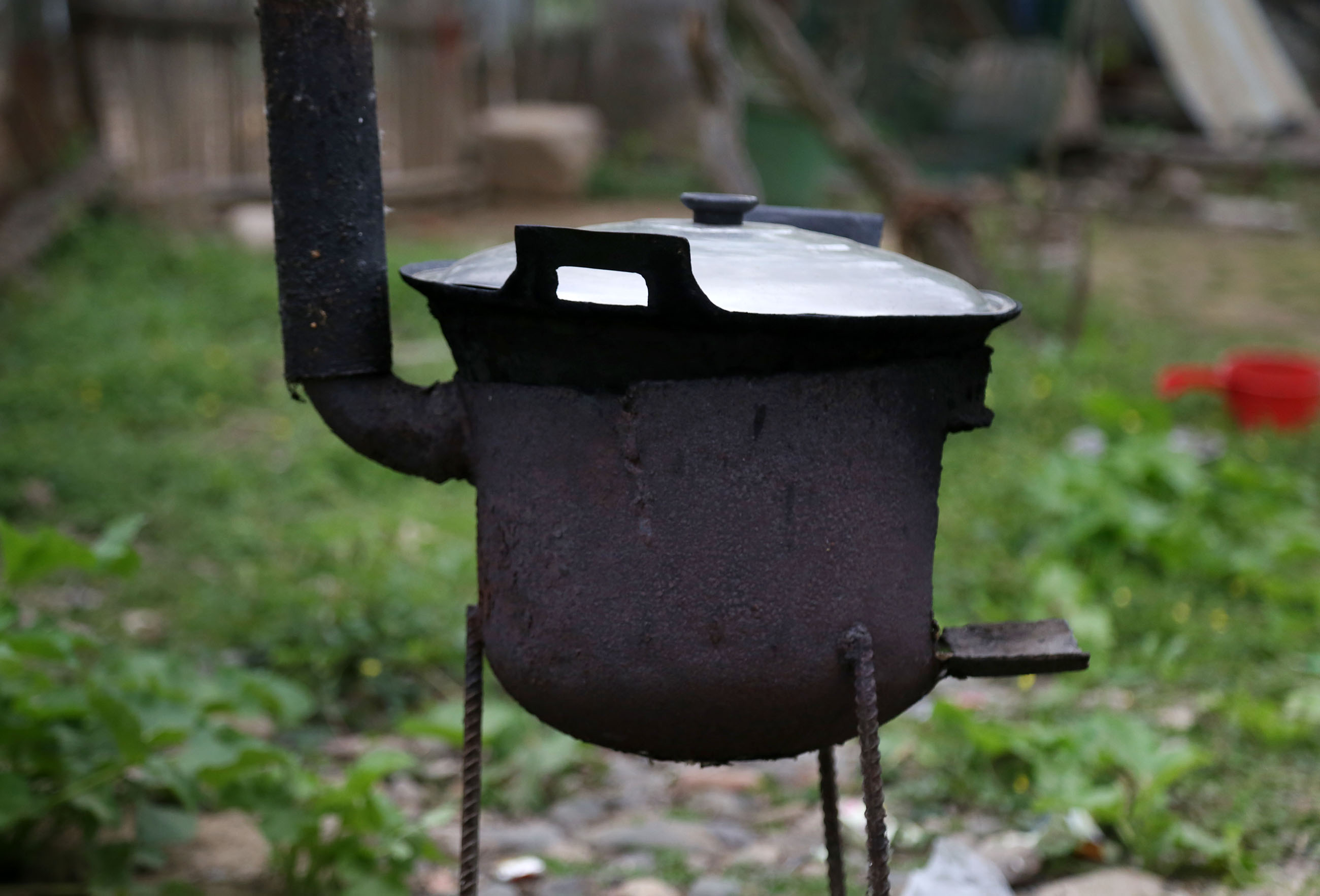 儿子去世后欠下12万外债，7旬夫妇隐居荒岛创业，8年还清欠款