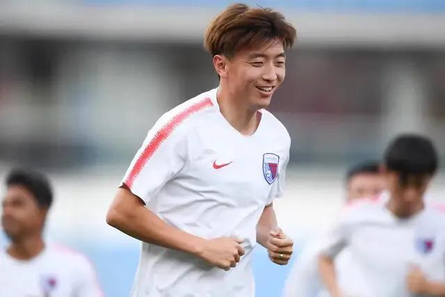 国足球员捐款，5人捐款合计92万，没人超过王霜，加一起不及李铁