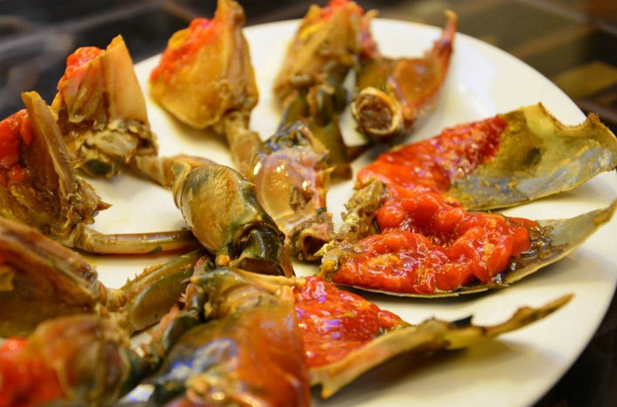 潮州品尝“最原始”味的“生腌蟹”，凝胶似的蟹膏，啫喱般的蟹肉