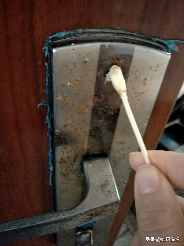 油烟机里清理出来的废油能干啥,油烟机废油不要倒掉帮大忙