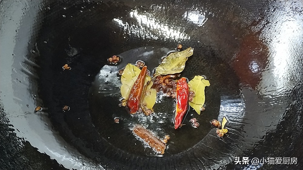 饭店的腌黄瓜为什么脆嫩好吃,用这个方法腌黄瓜黄瓜脆嫩