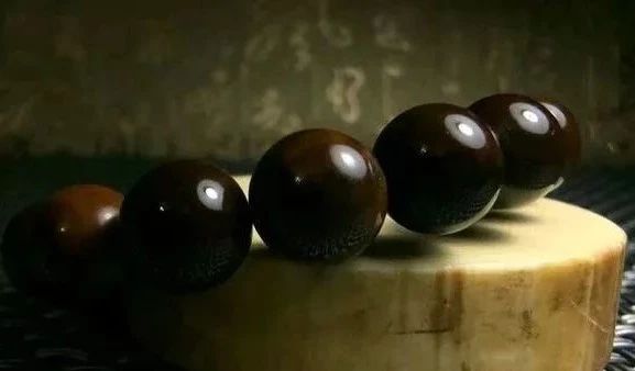 沉香手串包浆好还是不包浆好,怎样分辨包浆和不包浆的手串