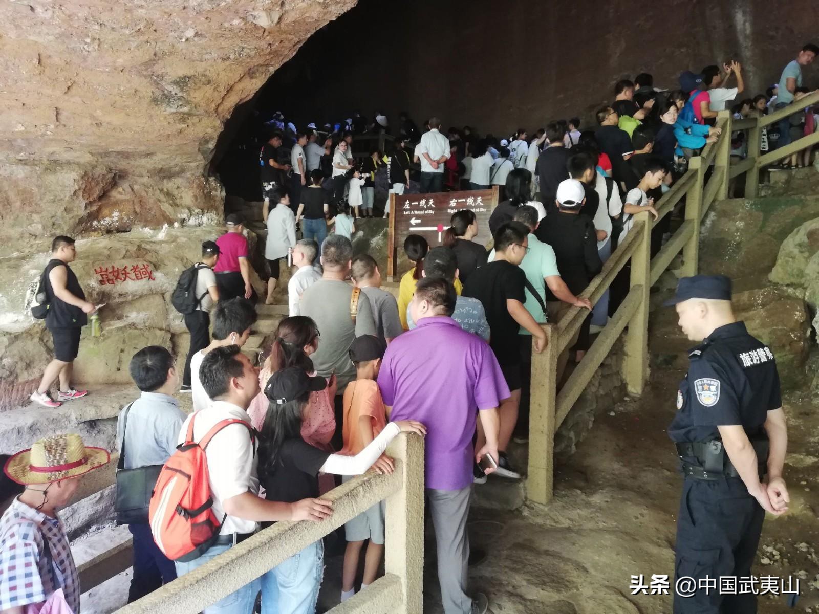 武夷山景区2019年游客量,武夷山游客爆满