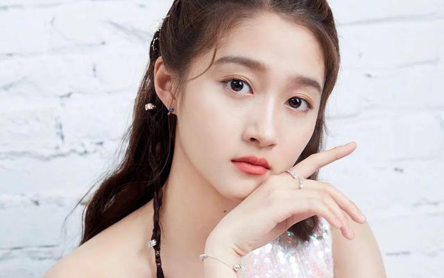 关晓彤啊,你到底是有多缺钱啊?