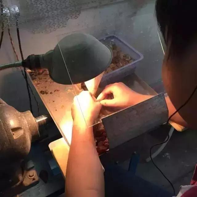 蜜蜡珠子怎么加工视频,蜜蜡珠子怎么做出来