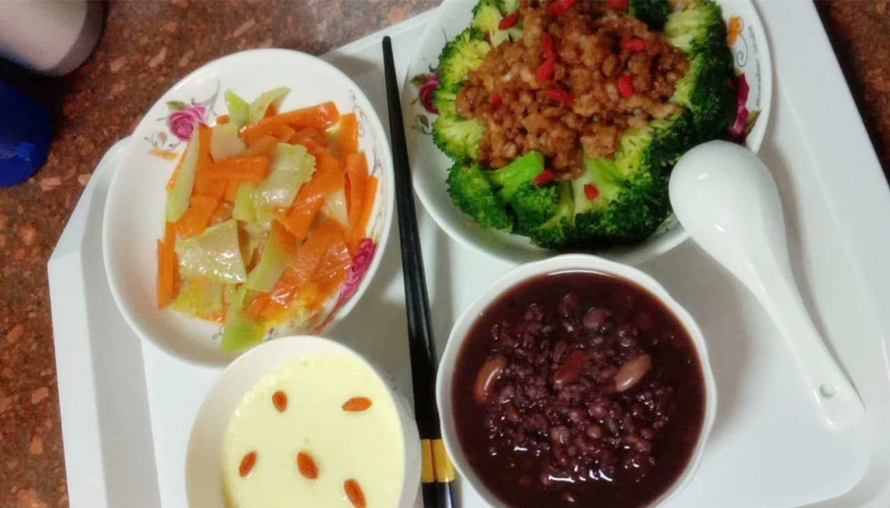 家有母婴住家月嫂,月嫂带宝日常虽然很累但是很开心